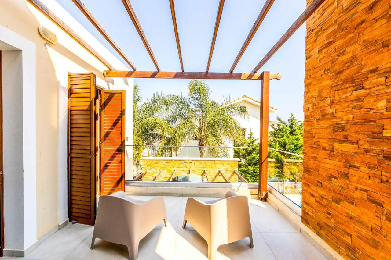 Ionion Seaside Villa *