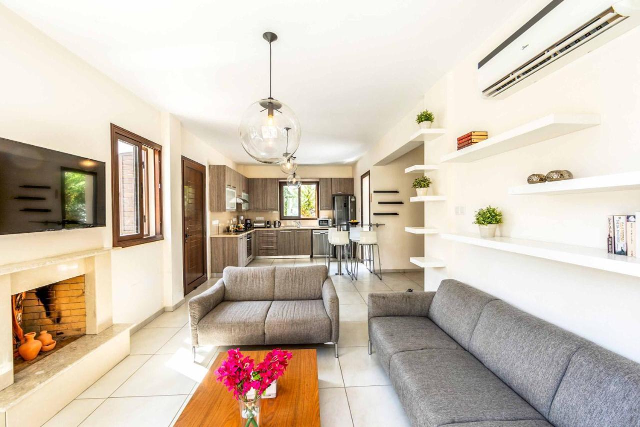 Ionion Seaside Villa *